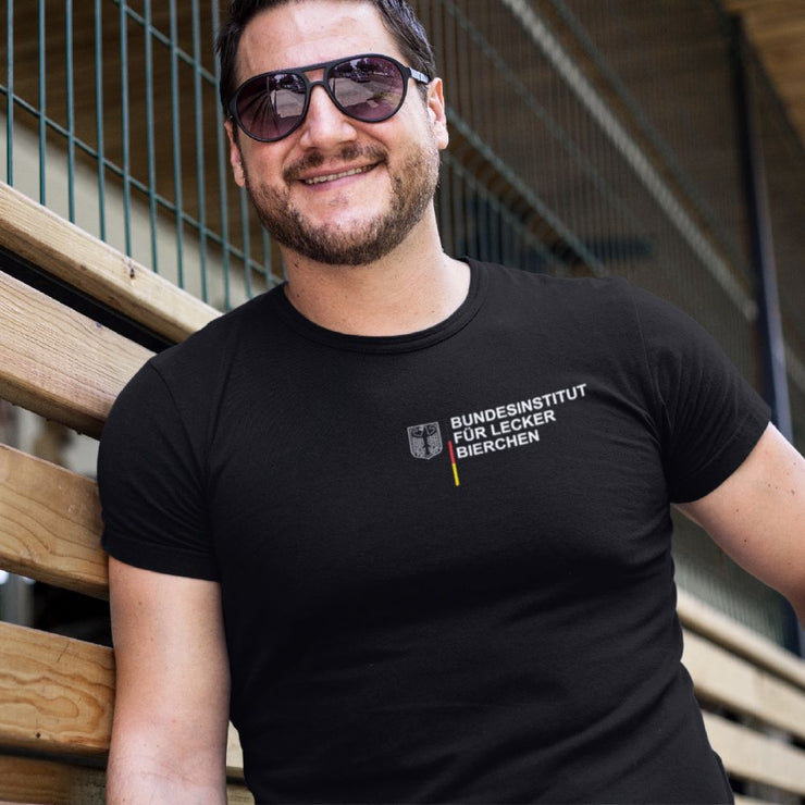BUNDESINSTITUT LECKER BIERCHEN Brustdruck | Premium Shirt Unisex