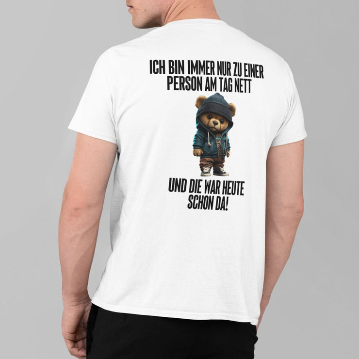 ZU EINER PERSON AM TAG NETT TEDDY Rückendruck | Premium Shirt Unisex