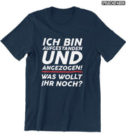 AUFGESTANDEN UND ANGEZOGEN Vorderdruck T-Shirt